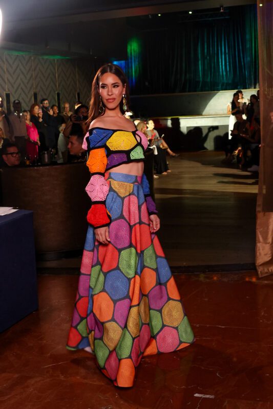 Claudia Lorenzi, Miss Yauco, presentó el look Hilos de Cambio. (Jean Ayala / Wapa Digital)