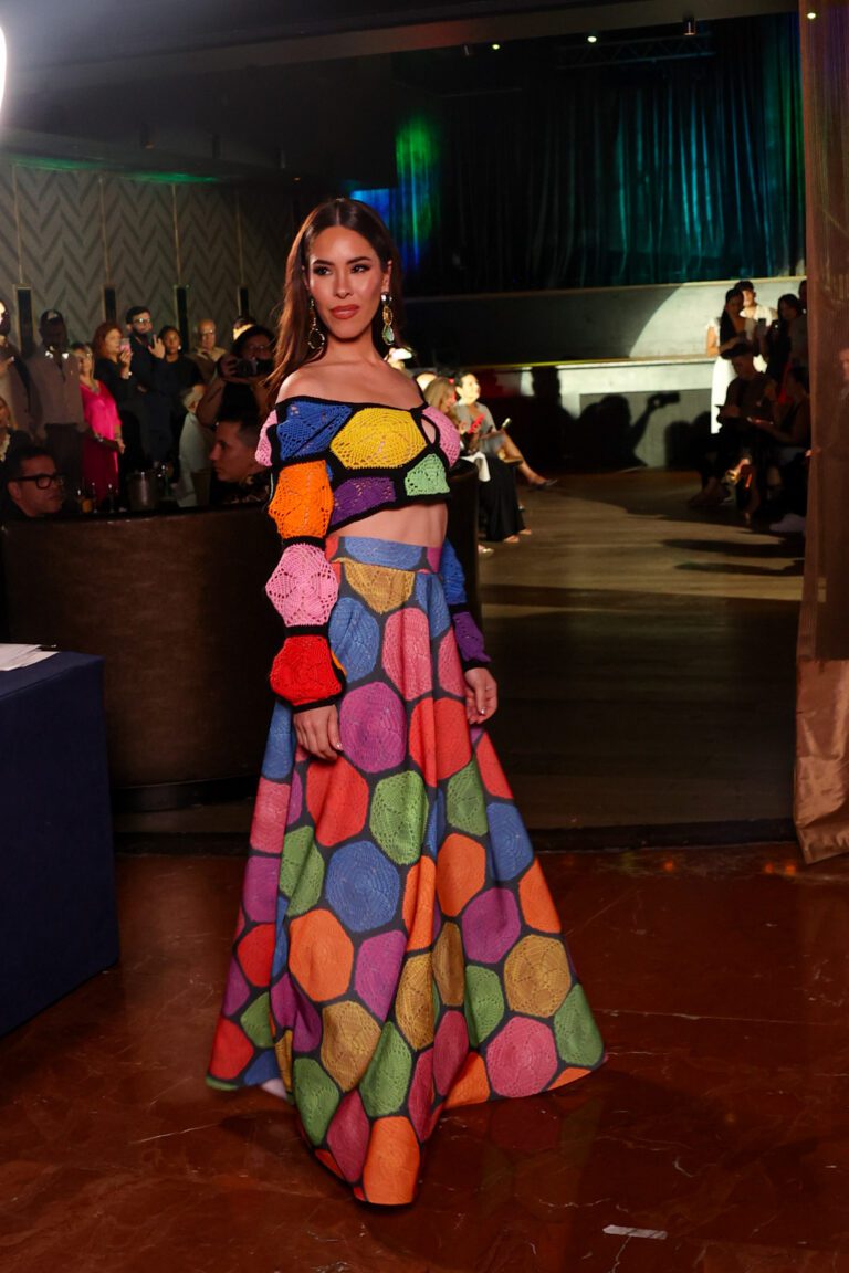 Claudia Lorenzi, Miss Yauco, presentó el look Hilos de Cambio. (Jean Ayala / Wapa Digital)