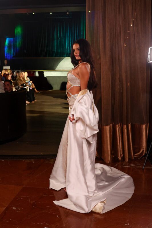 Isys Arimar Santos
Crespo, Miss Vieques, presentó su look "La fuerza de un ícono". (Jean Ayala / Wapa Digital)