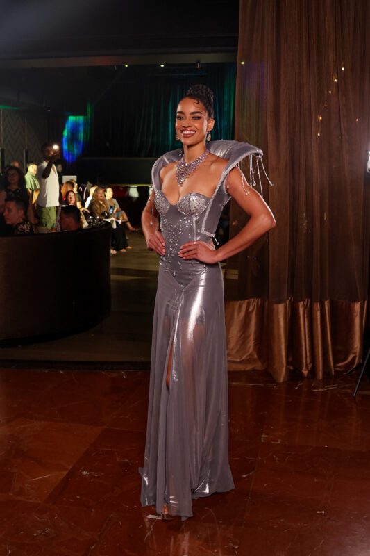 Joaliz M. Cancel Figueroa, Miss Trujillo Alto, presentó el look "Lluvia de lágrimas". (Jean Ayala / Wapa Digital)