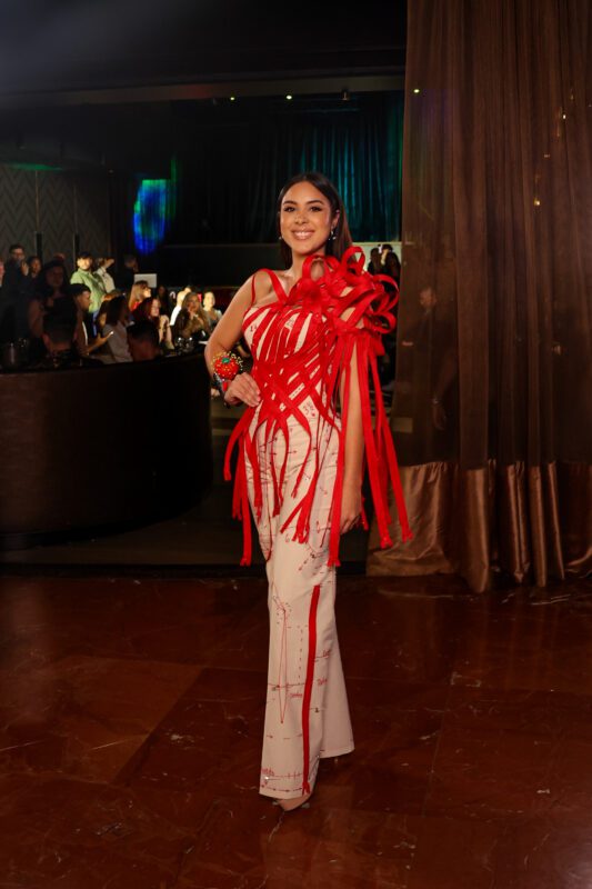 Alanys Bravo, Miss Toa Alta, presentó el look "Evolución en proceso". (Jean Ayala / Wapa Digital)
