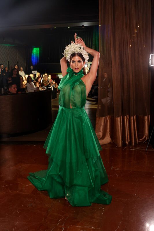 Bárbara Stefanie Marrero Rivera, Miss Lares, presentó el look "Raíces de Evolución", un concepto inspirado en el Día Internacional de la Defensa de los Manglares. (Jean Ayala / Wapa Digital)