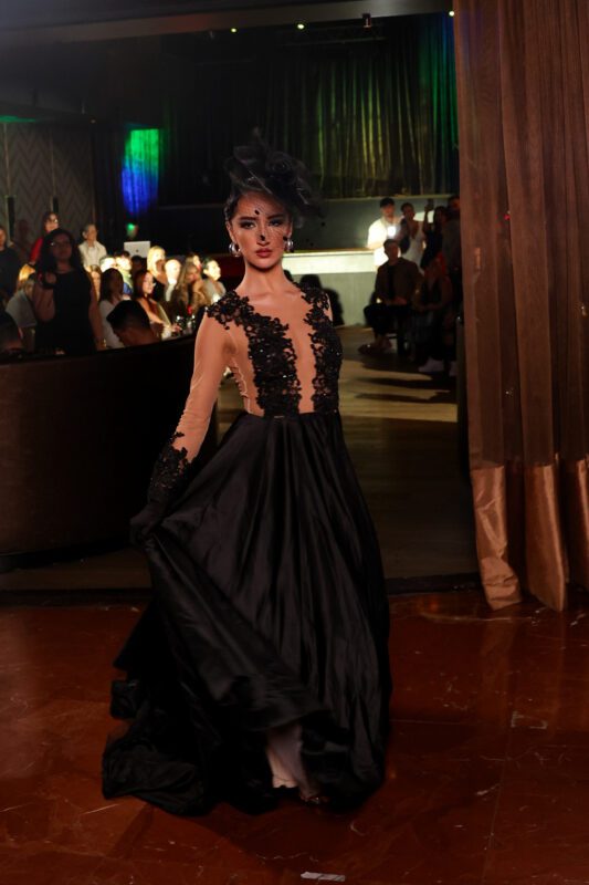 Isabella Buford, Miss Cataño, desfiló con su look “Soy el sueño de mis ancestras”. (Jean Ayala / Wapa Digital)