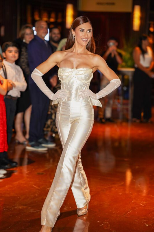 Natalia Andrea Gómez Rivera, Miss Coamo, apostó por un look blanco que transmite elegancia, enfoque y serenidad, reflejando a una mujer segura de sus valores y propósito. (Foto: Jesmar Cruz)