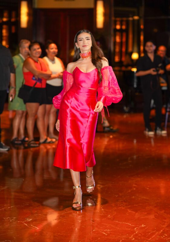 Kaelie Blanes-Ronda, Miss San Sebastián, brilló con un conjunto fucsia inspirado en exploradoras, reflejando creatividad, confianza y una personalidad única. (Foto: Jesmar Cruz)