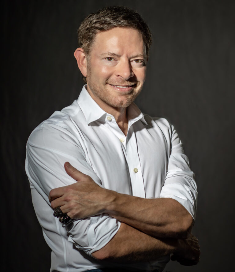 Isaac Demel es un empresario y líder comunitario con una trayectoria de excelencia en Puerto Rico. Como presidente de Lido Jewelers en The Mall of San Juan, ha trabajado por más de cuatro décadas para ofrecer piezas únicas de joyería de diseñadores internacionales. Su empresa es también la diseñadora y creadora oficial de la corona para el certamen de Miss Universe Puerto Rico. Siempre ha creído en apoyar los sueños y el empoderamiento de las mujeres puertorriqueñas a través de esta plataforma. Su misión es seguir contribuyendo al crecimiento cultural yeconómico de la comunidad con pasión y compromiso.
